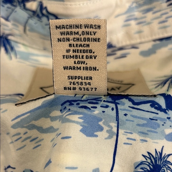 St. John’s Bay Tropical Blue and White Men's Short Sleeved Shirt Size XL - Picture 4 of 4